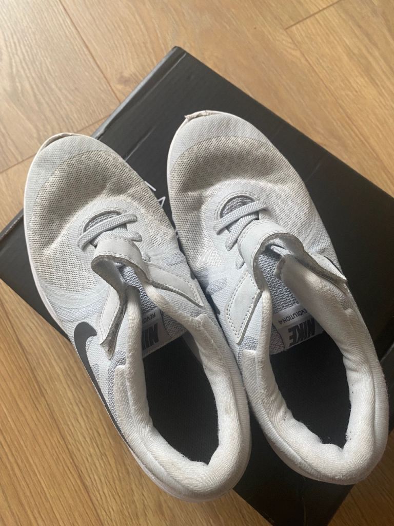Nike Grey Trainers – Good Condition 