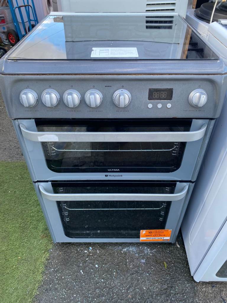 Hotpoint Freestanding Cooker with Double Oven – Good Condition
