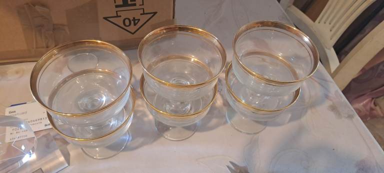 Glassware selling as a lots