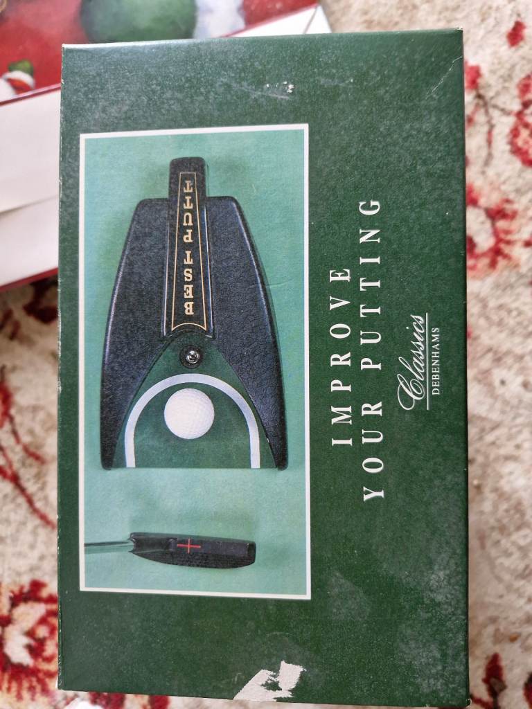 Golf putting machine with automatic return