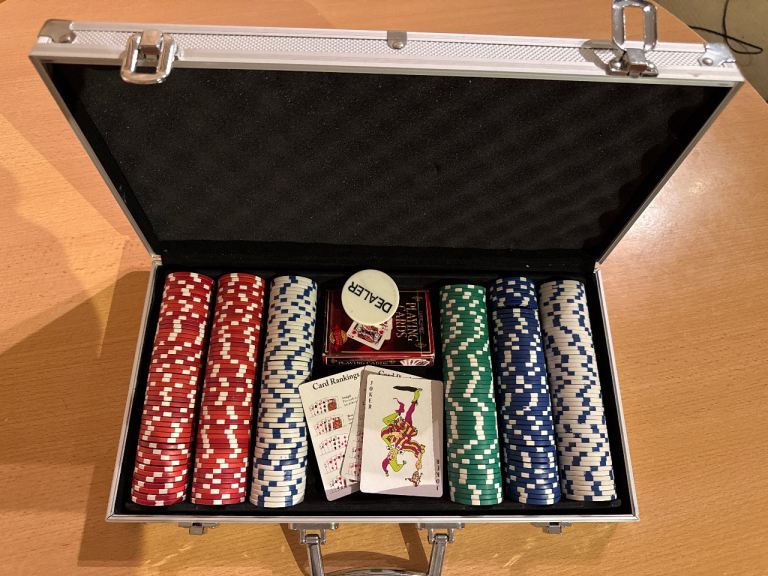 Poker Chip Set in Aluminium Case – Good Condition