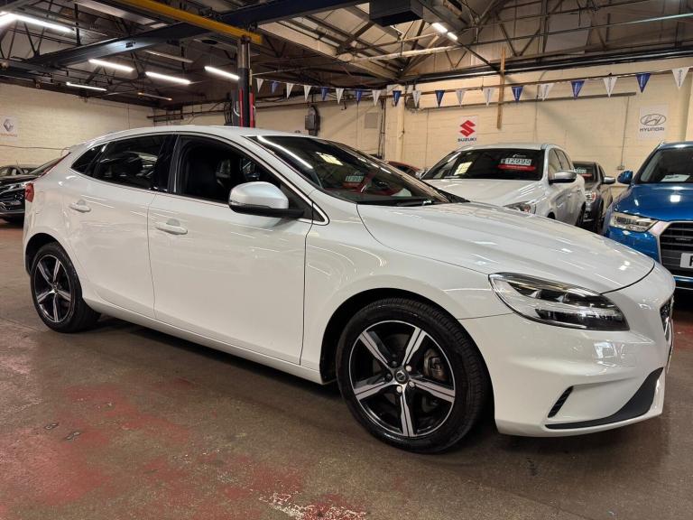 2019 Volvo V40 1.5 T2 GPF R-Design Nav Plus Auto Euro 6 (s/s) 5dr HATCHBACK Petrol Automatic
