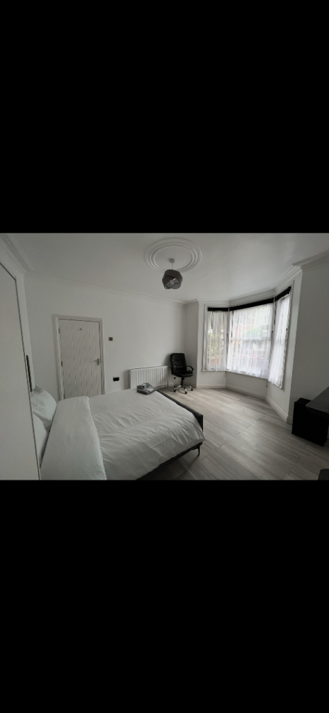 Double room in newly refurbished property