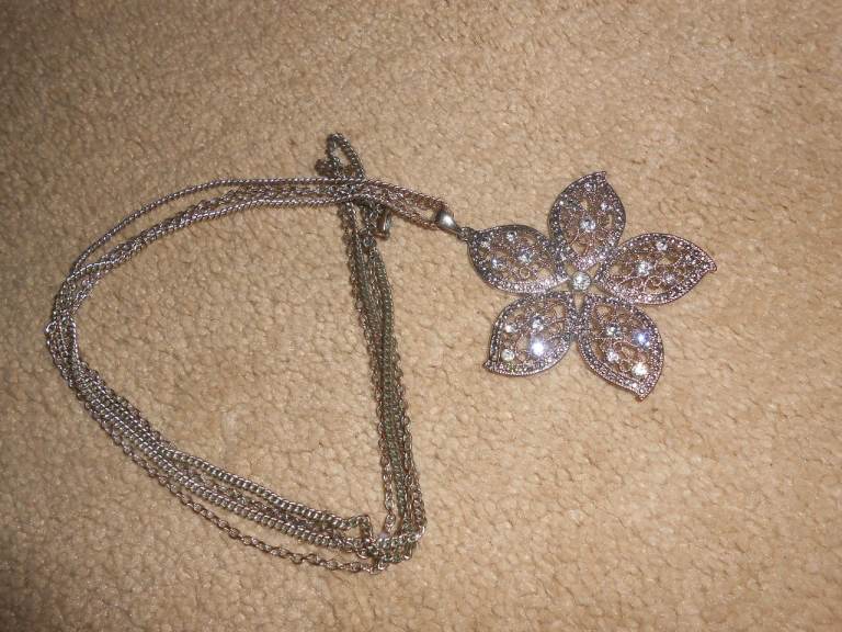 Sparkly Flower Pendant Necklace – Long Chain COSTUME JEWELLERY