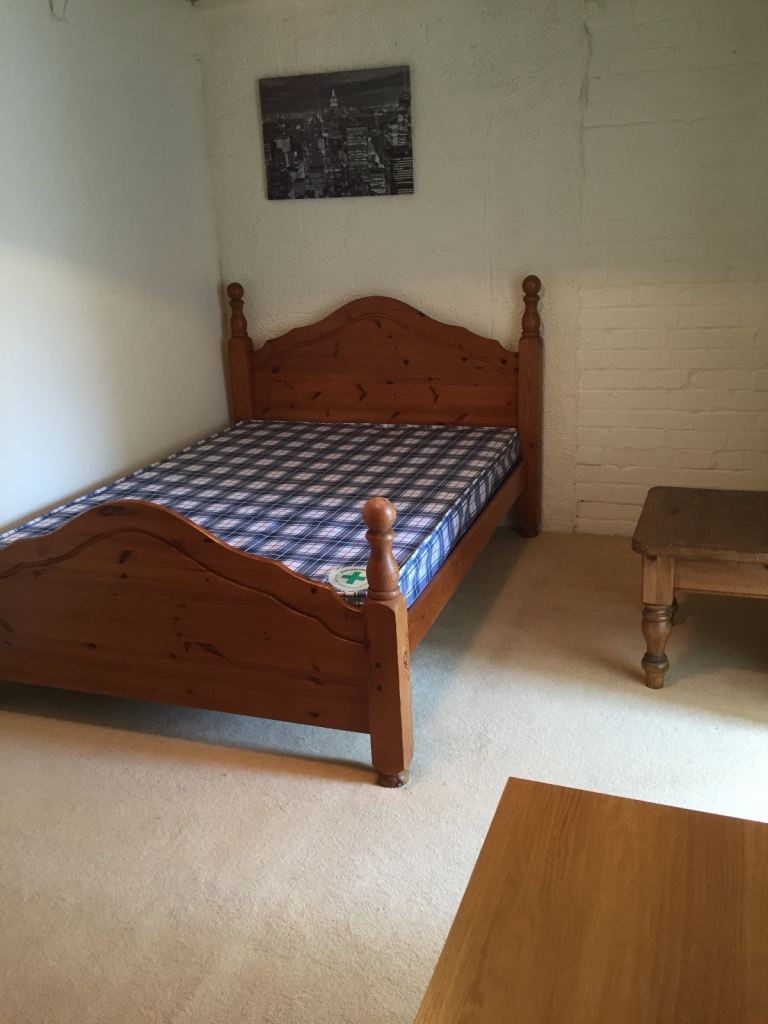 Double room inc all bills close to shops & Park