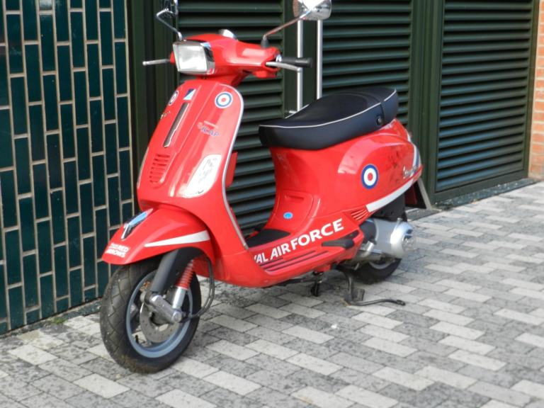 Piaggio Vespa S 125 Red Arrows Special Edition