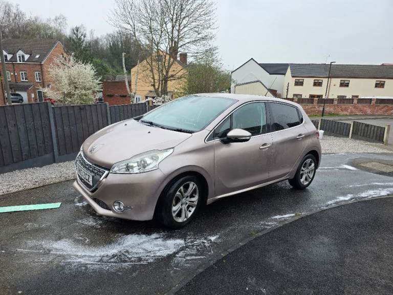 Peugeot 208 1.2 Active 82bhp 5 door hatchback