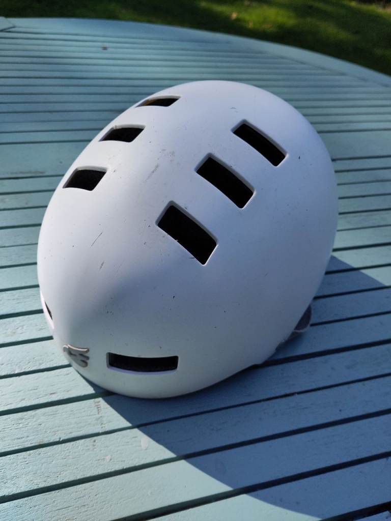White Bike Helmet – Good Condition