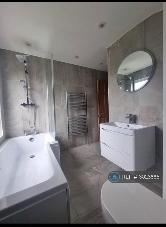 3 bedroom house in Como Street, Romford, RM7 (3 bed) (#3023885)