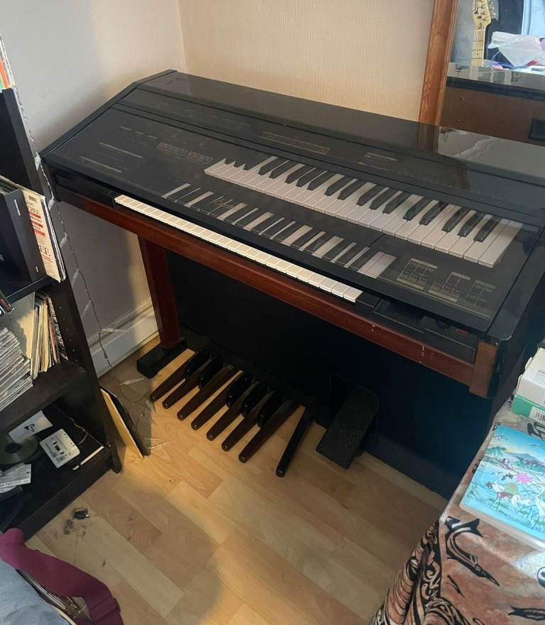 1987 Yamaha Electone M-600 Organ