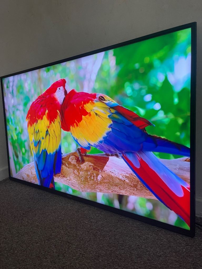 Hisense VIDAA 55 Inch 4K UHD HDR Smart TV with Freeview Play AND Apps in Excellent Condition