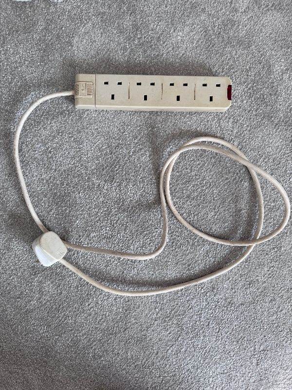 FREE white extension cable (~1.5m), 4 plugs, fully working