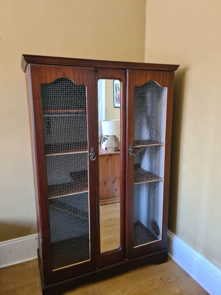 Rabbit hutch/ small animal cage/catio