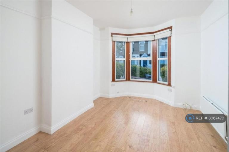 1 bedroom in Benson Avenue, London, E6 (#3067470)