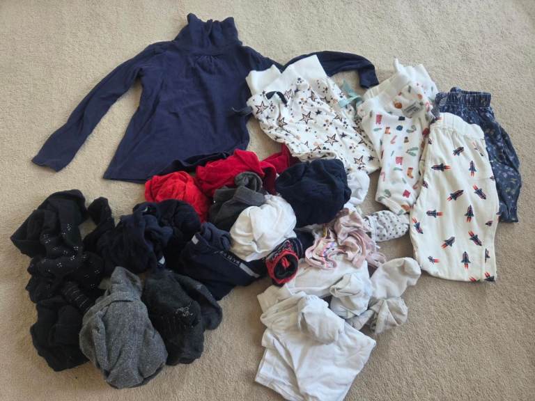 4-6 year old girls clothers (Tights, socks, underwear, pyjamas bottoms...)
