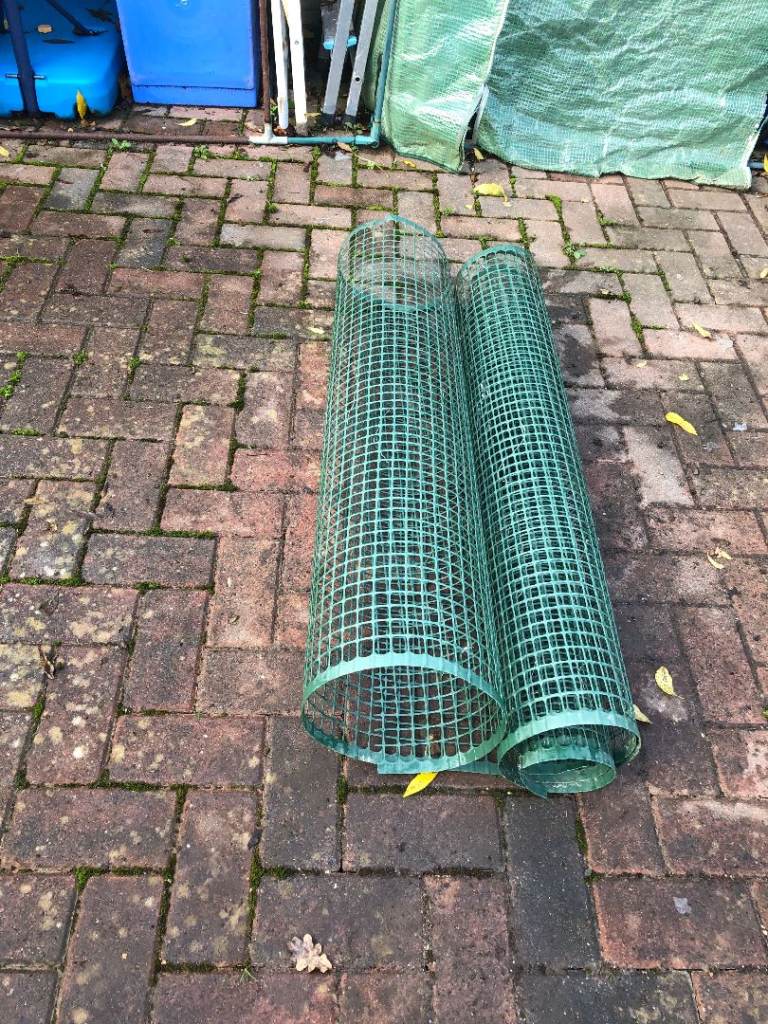 Plastic fencing/trellis fence 2 pieces