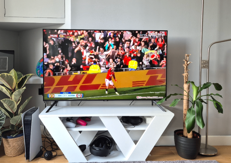 Samsung TU8000 4K HDR TV 50 inch - faulty selling for repair or parts