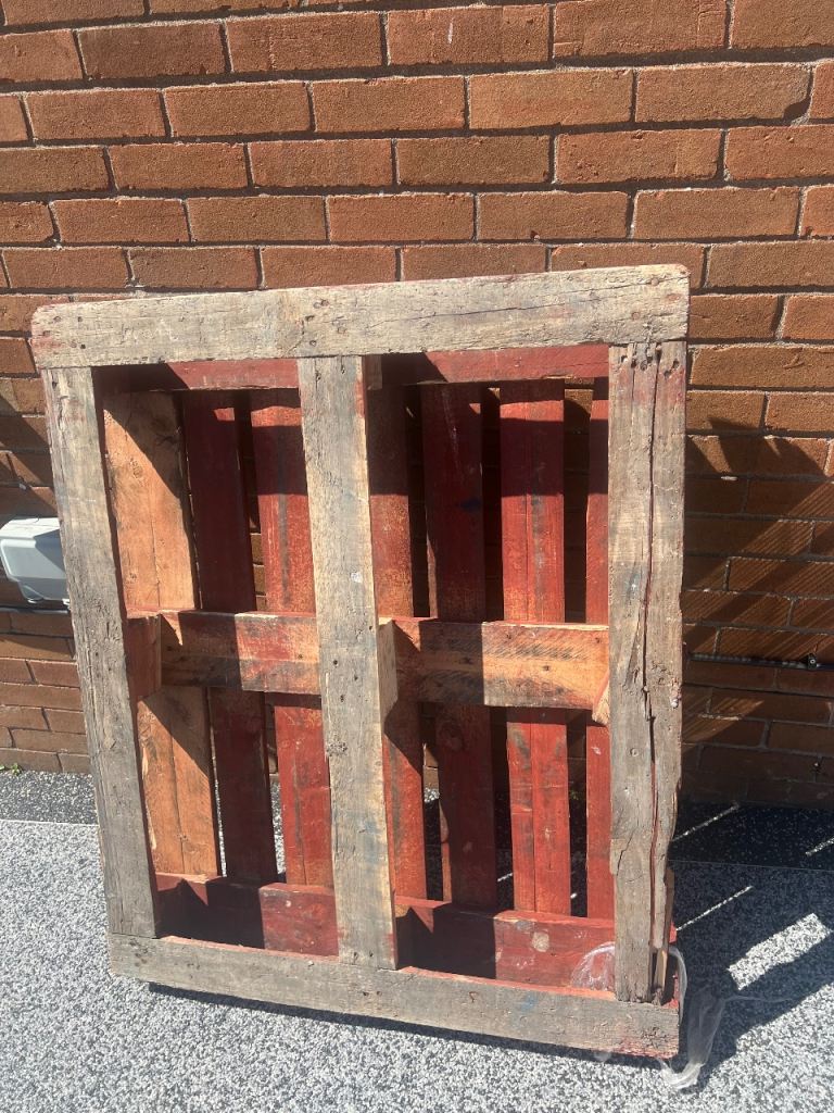 Free wooden pallet