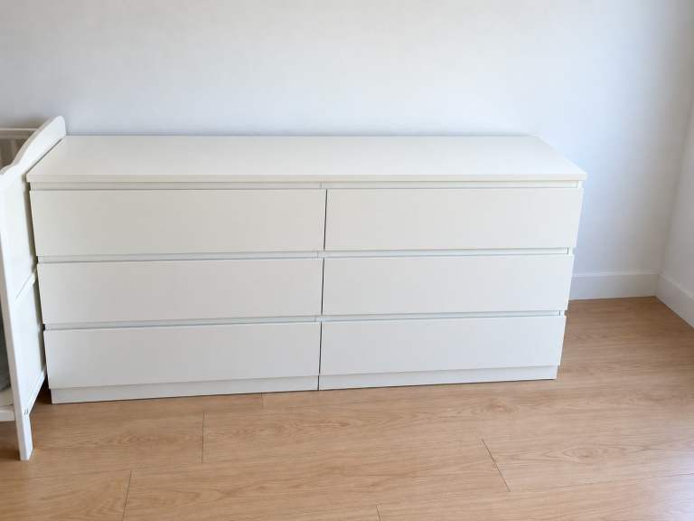 White Chest of 6 Drawers – Good Condition