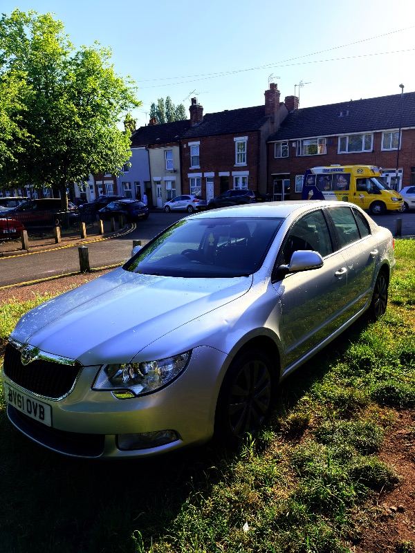 Skoda, SUPERB, Hatchback, 2011, Manual, 1598 (cc), 5 doors