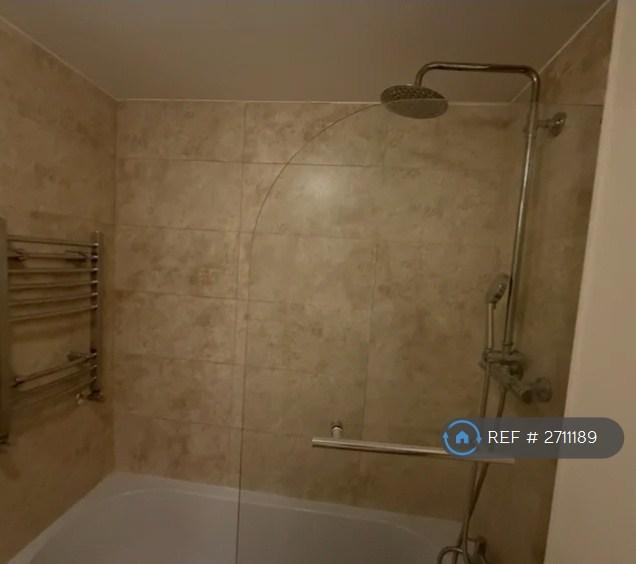 3 bedroom flat in Russell House, London, E6 (3 bed) (#2711189)