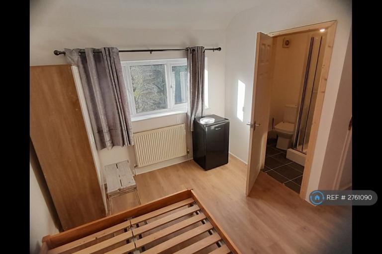 Studio flat in Stapleton Road, Borehamwood, WD6 (#2761090)