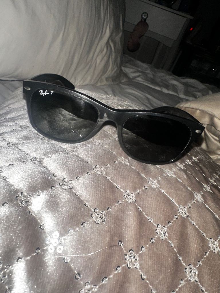 Rayban new wayfarer polarised sun glasses