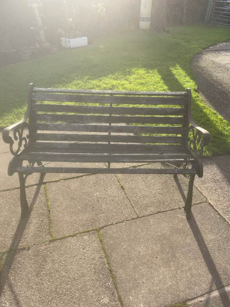 GARDEN BENCH