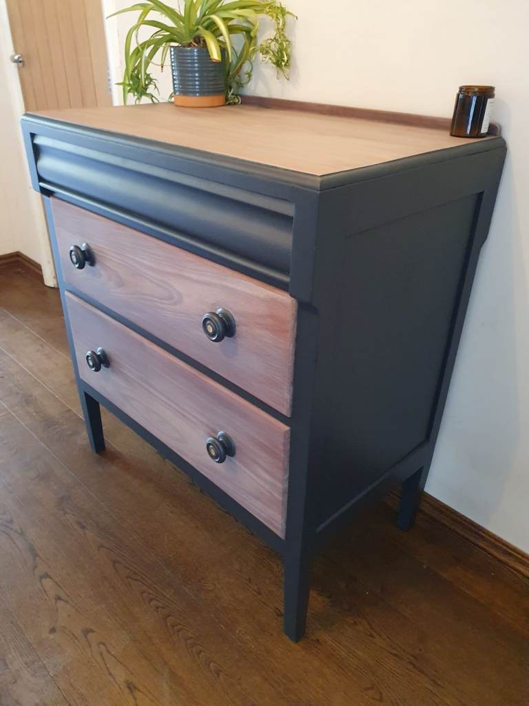 Chest of drawers 