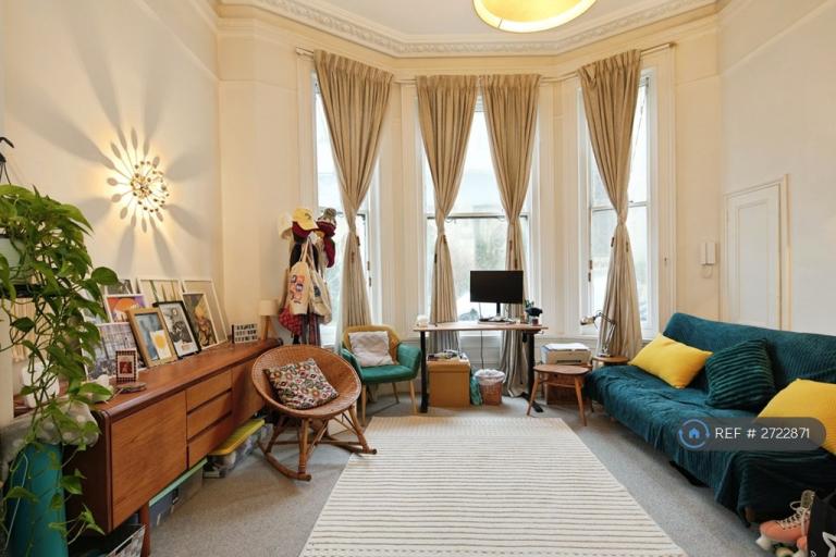 Studio flat in Cambridge Rd, East Sussex, BN3 (#2722871)