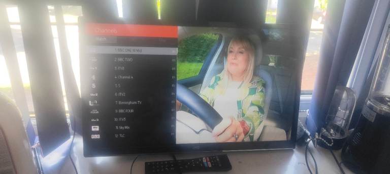 JVC 32" Smart TV LT-32C600B with Remote – Good Condition