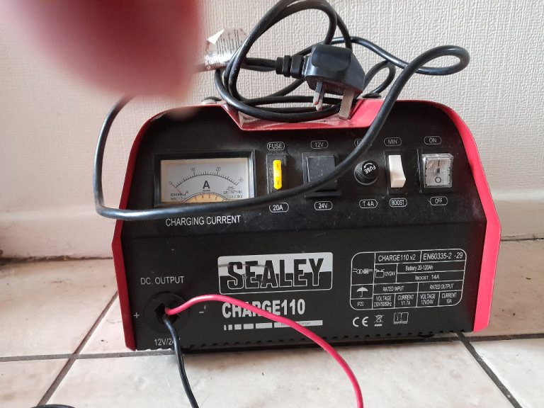 image for SEALEY 110 CHARGE BATTERY CHARGER 12V/24V