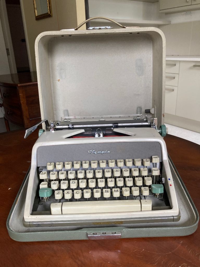 Olympia Vintage Typewriter with Carry Case – Good Condition
