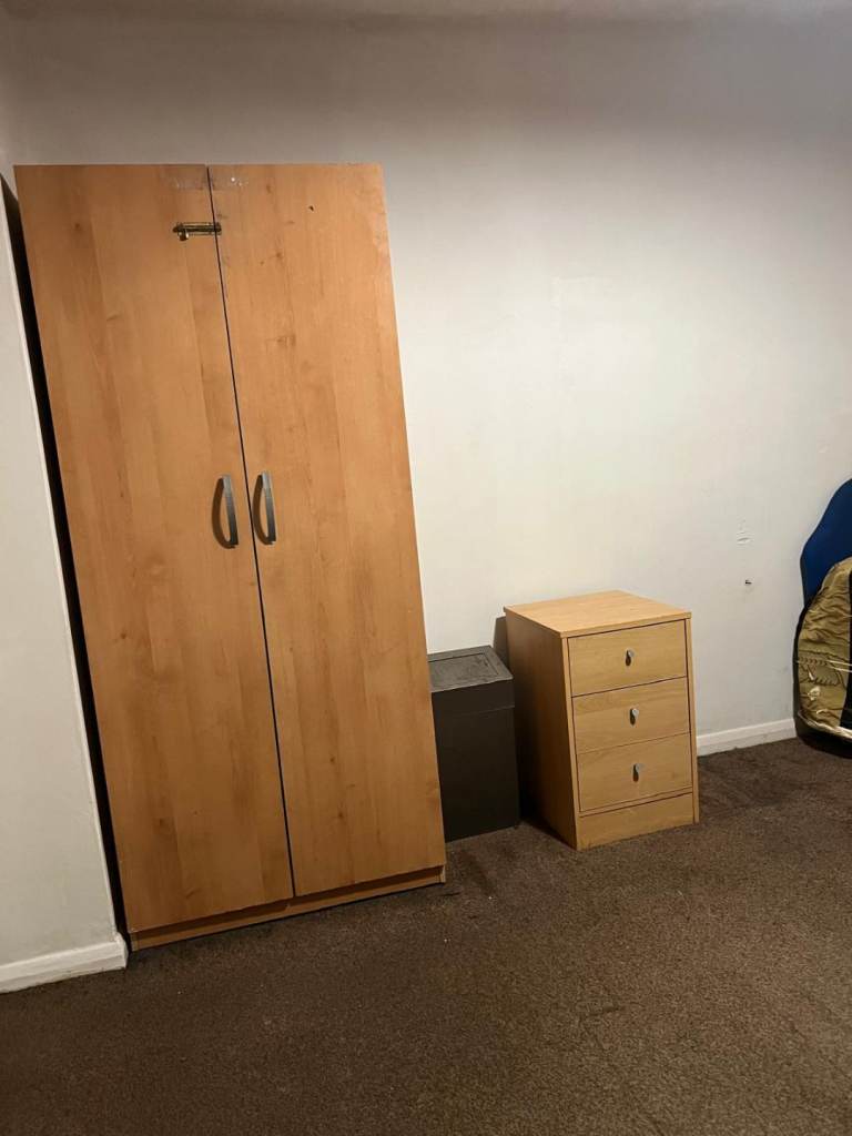 Double size bedroom for rent in Slough 