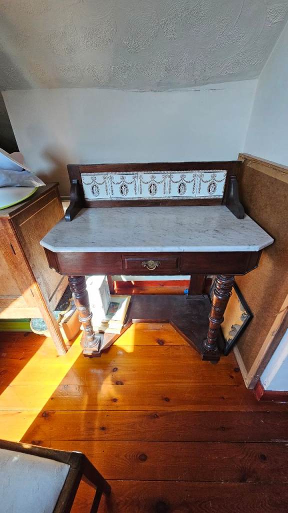 Antique victorian wash stand