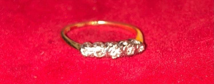 18ct yellow gold diamond ring 