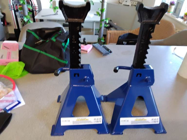Pair of axle stands 3 ton height ajustable new