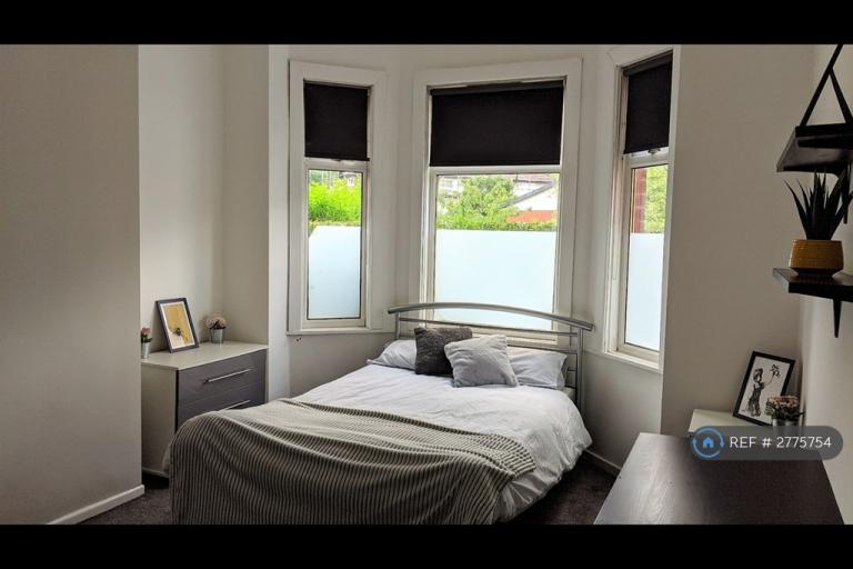 6 bedroom house in Belgrave Avenue, Manchester, M14 (6 bed) (#2775754)