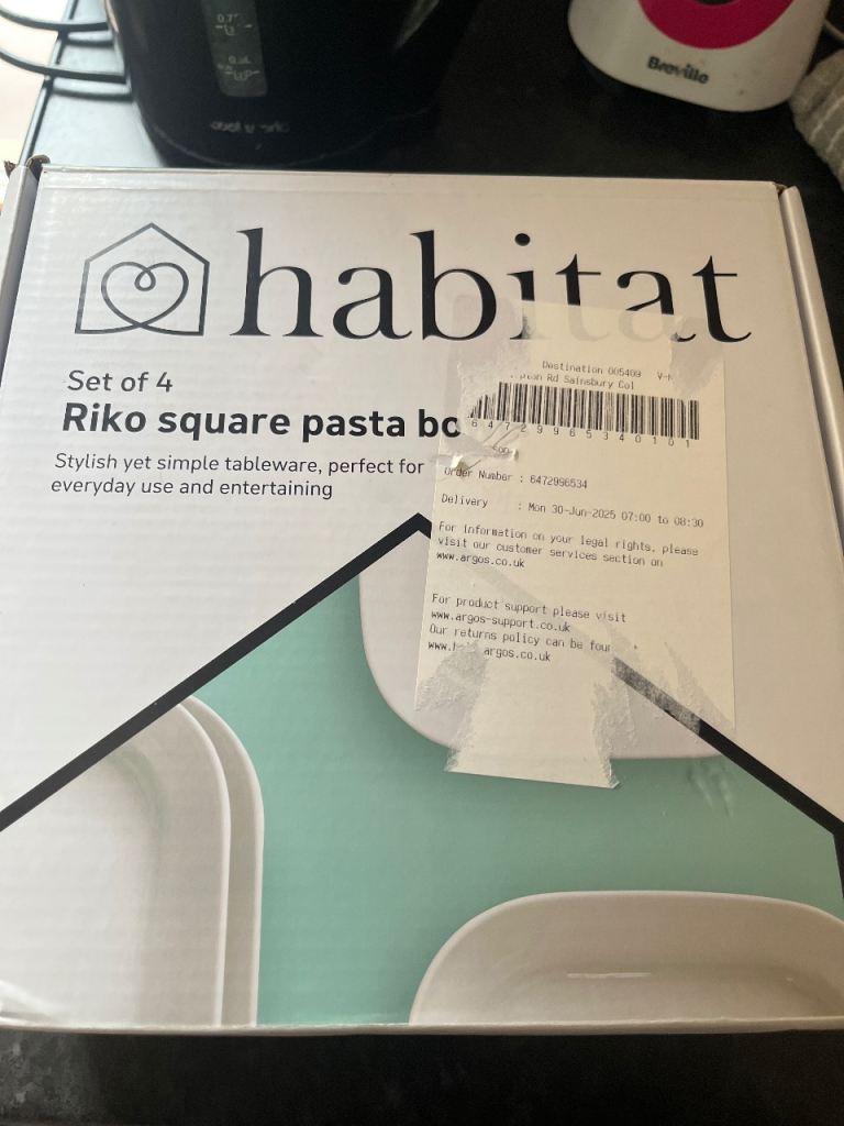 Habitat Riko Set of 4 Square Pasta Bowls – New in Box