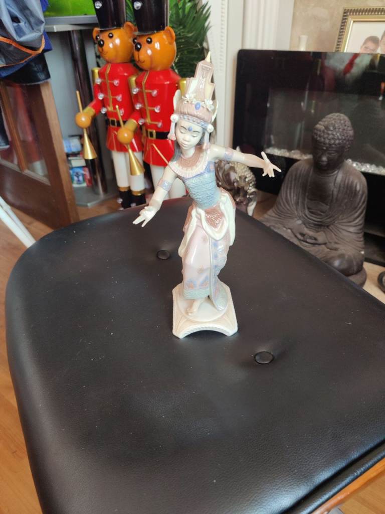 Decorative Figurine - Balinese Dancer