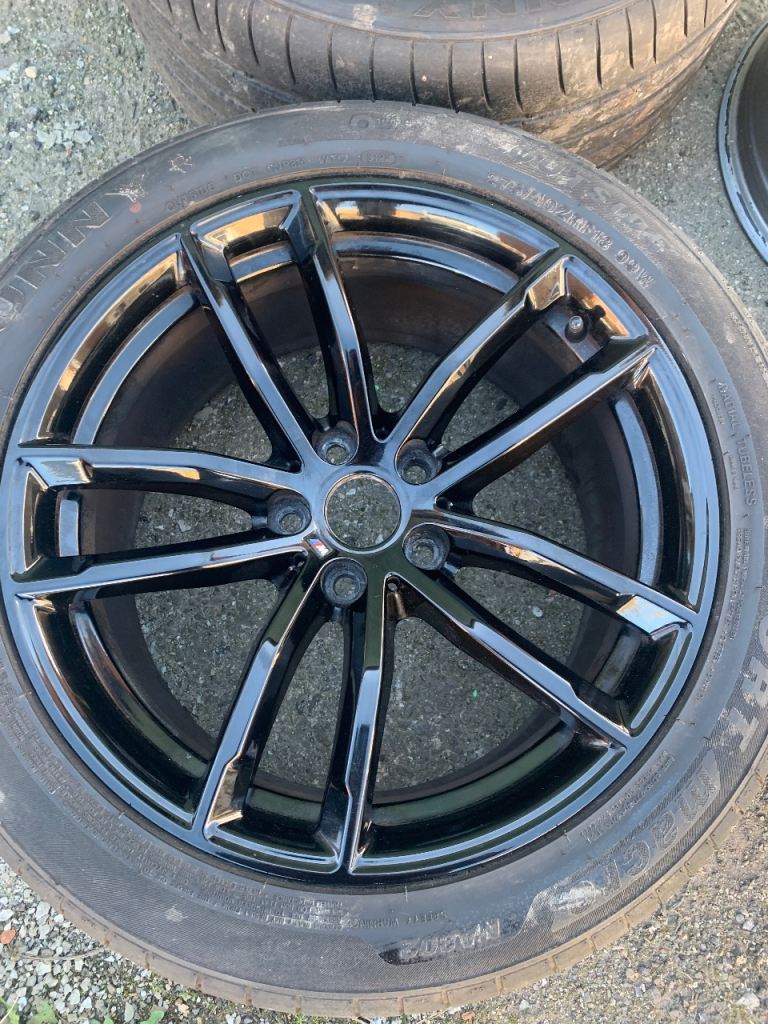 BMW 18 inch staggered alloy wheels x 4 