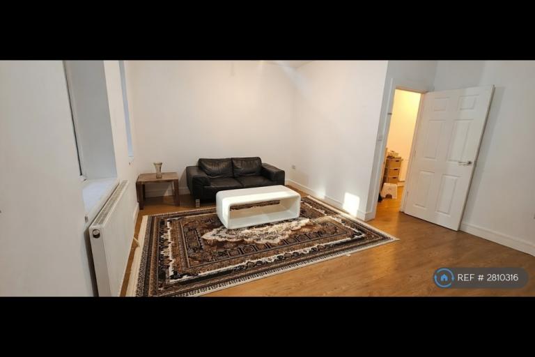 2 bedroom flat in High St, Slough, SL1 (2 bed) (#2810316)