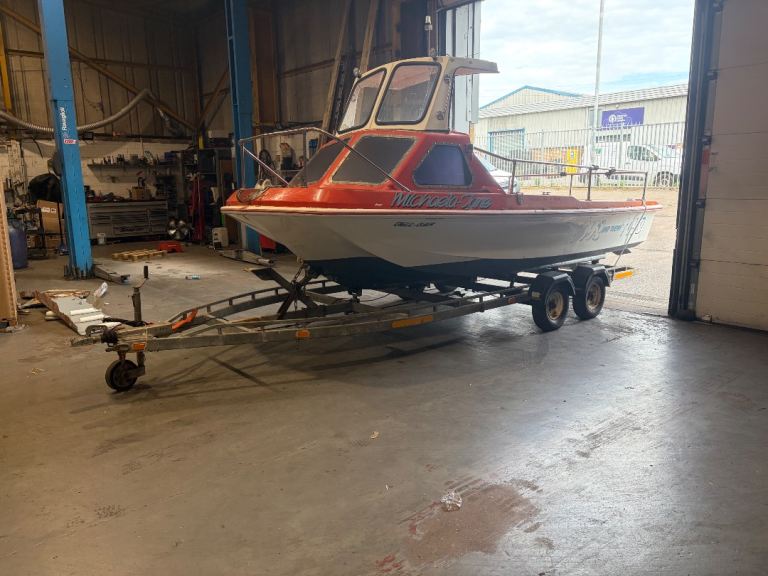 Boat trailer takes Upto 22ft 