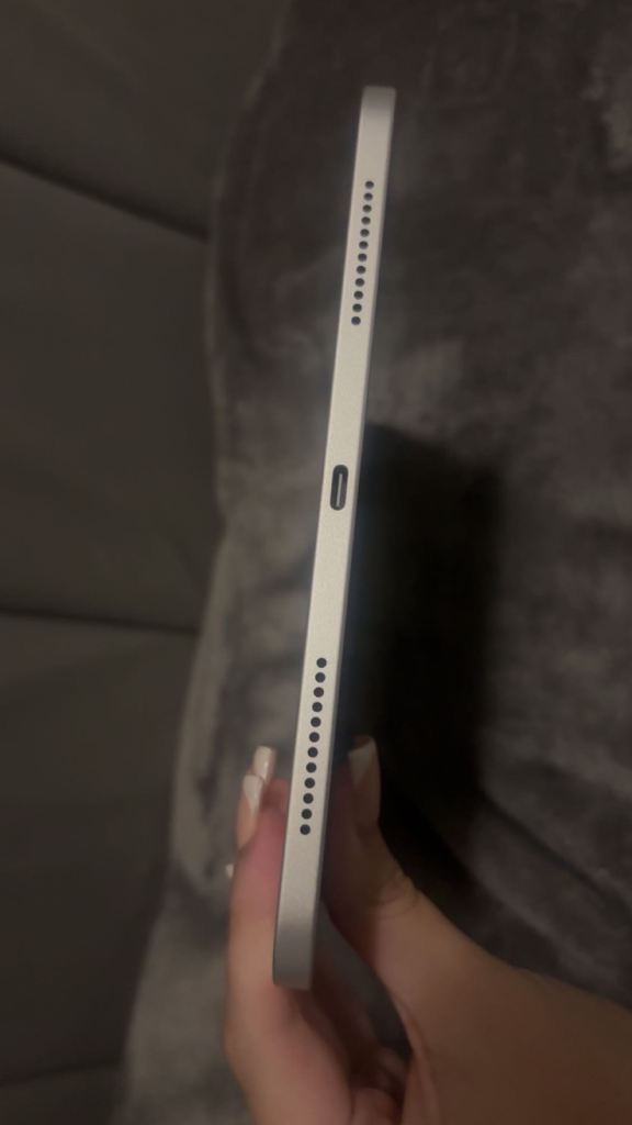 Apple iPad Air 5th Gen – As Good As New Condition