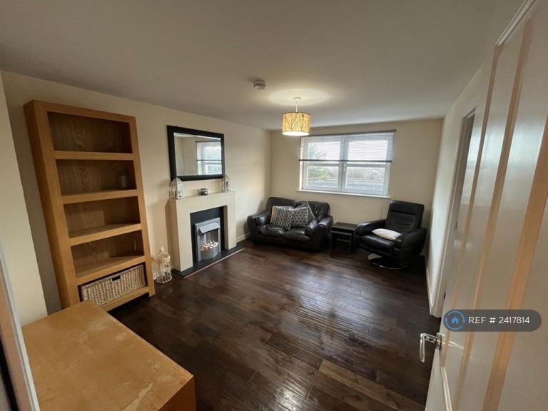 2 bedroom flat in South College Street, Aberdeen, AB11 (2 bed) (#2417814)
