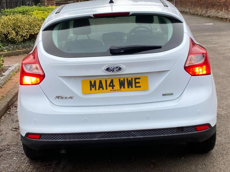 2014 Ford Focus 1.0 EcoBoost Zetec Navigator 5dr HATCHBACK PETROL Manual