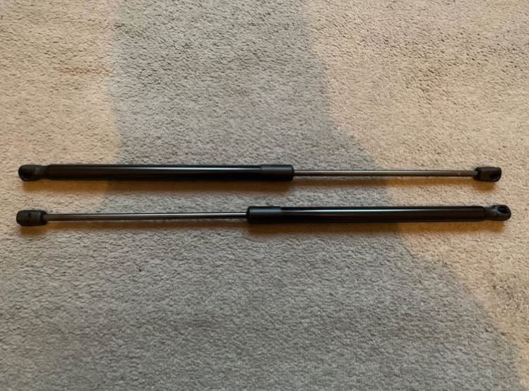 Ford Fiesta MK7 Gas Tailgate Struts