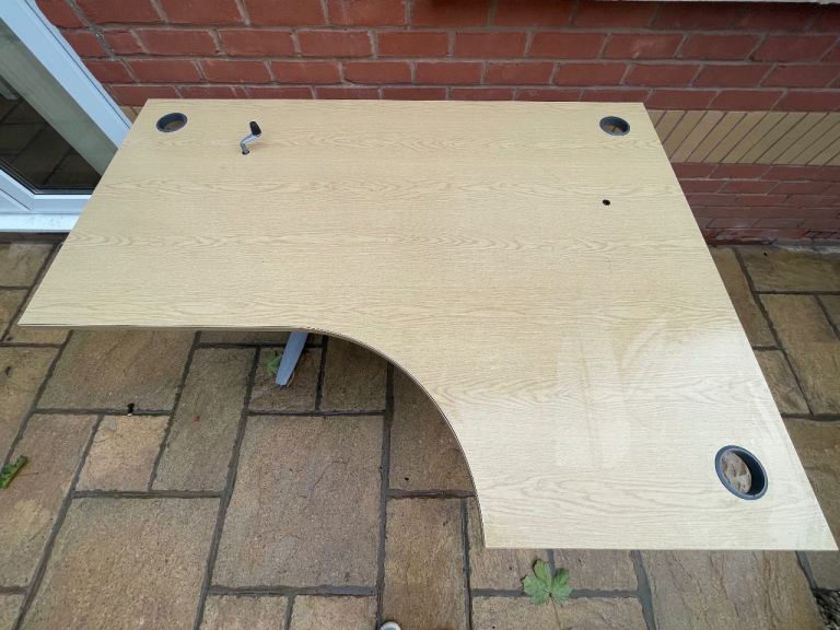 Rasie and Lower Desk 