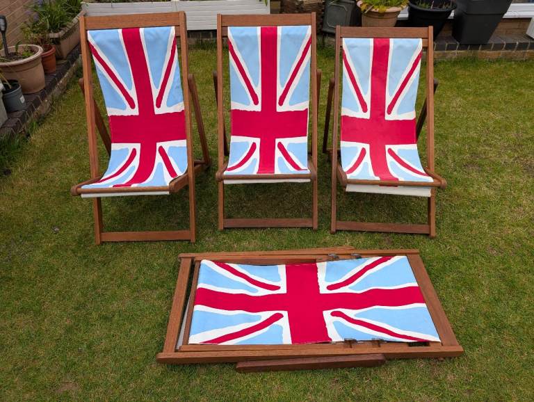 Striking Union Jack deck chairs for an incredible price of just £50.oo for all 4, or 2 for £30.oo!!!