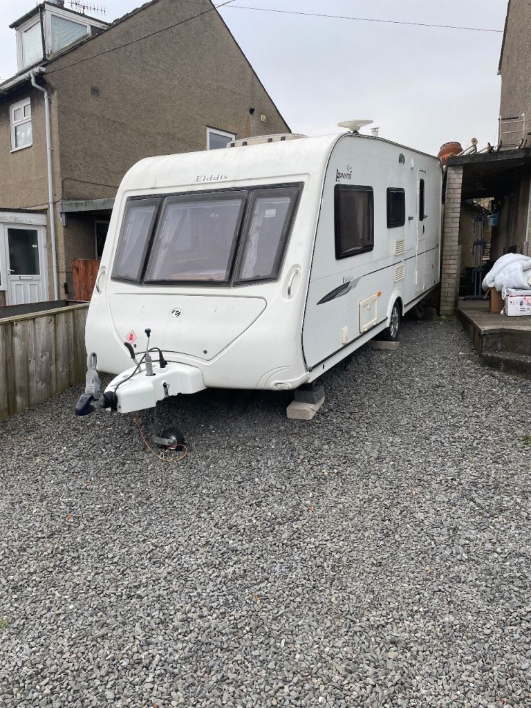 Elddis avante 524 club caravan 4 berth
